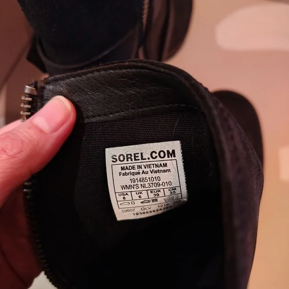 Sorel NL3709-010 Cate Black Leather Buckle Zip Boot US Size 8 - Picture 3 of 10